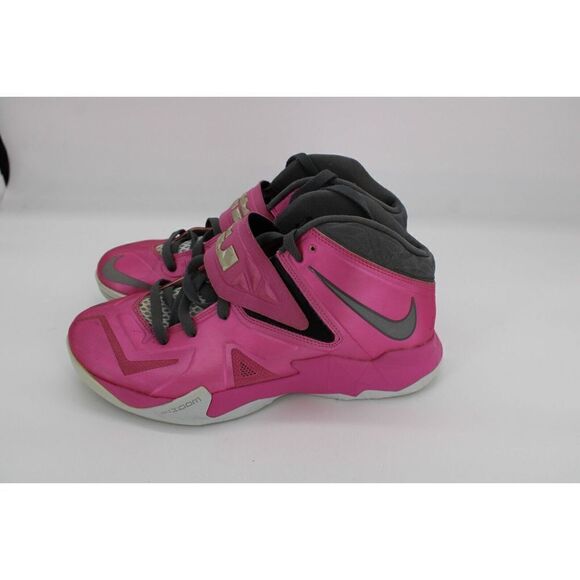 Nike Zoom Soldier VII Think Pink LeBron James Shoes Kay Yow Size 8.5 599264-600 - Picture 1 of 9